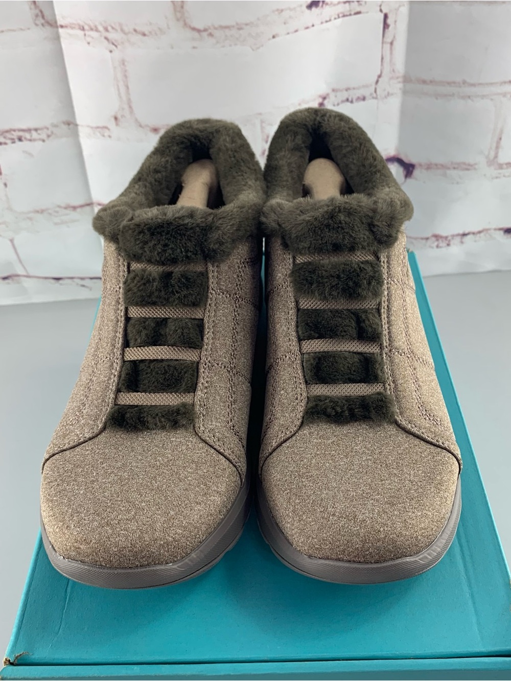 Bzees Golden Women’s Morel Faux Fur Lined Ankle Boots Size 10M NIB